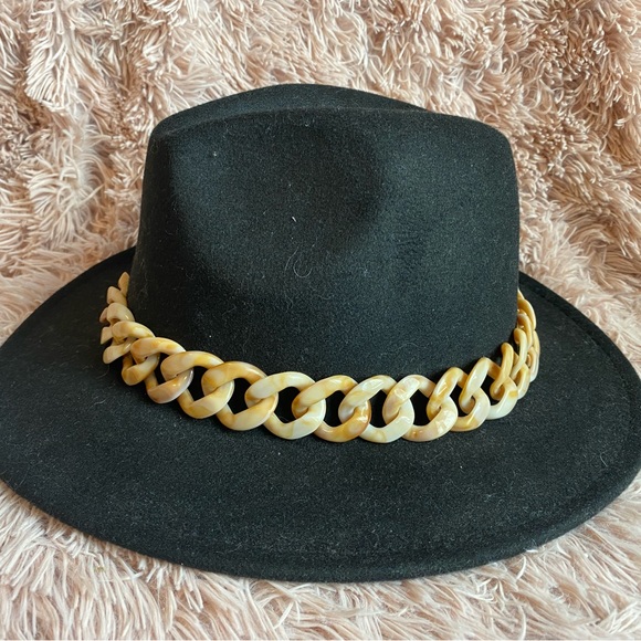 Fedora - Picture 2 of 3